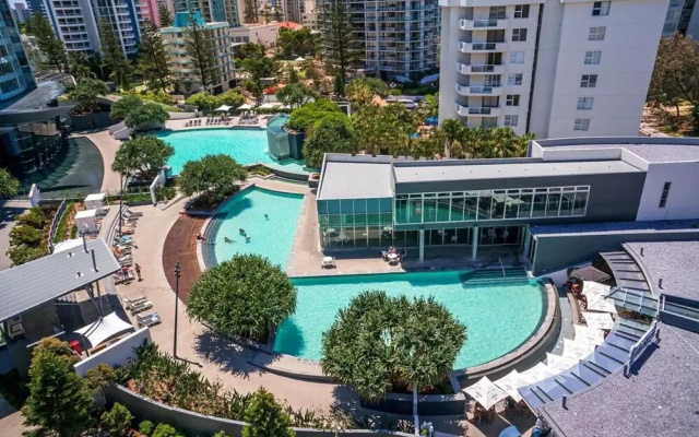 Scenic 2-bed With Pool, Gym