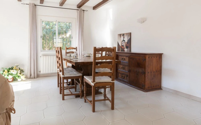 Sun-kissed Villa in L'escala With Swimming Pool