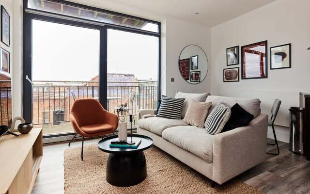 The Wembley Crib - Lovely 1bdr Flat With Balcony