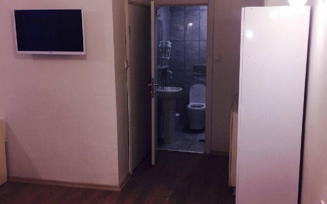Armis Hostel