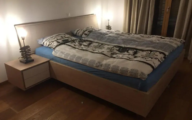 Lovely Apartment With Mountain Views