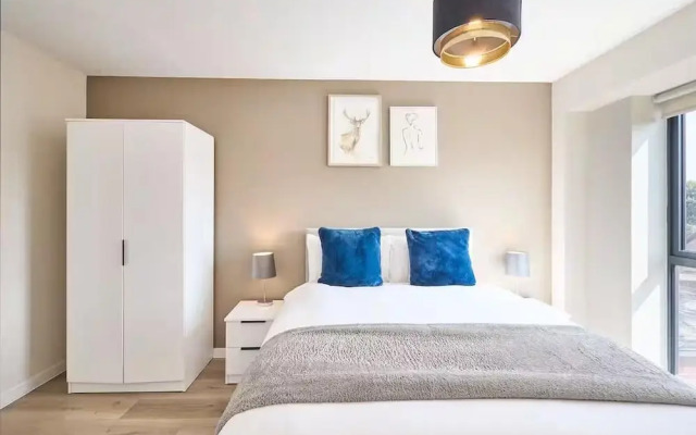 2 Bed Flat - Sleeps 6 - Parking - Wifi