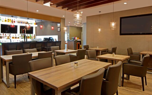 Holiday Inn Calgary-Airport by IHG