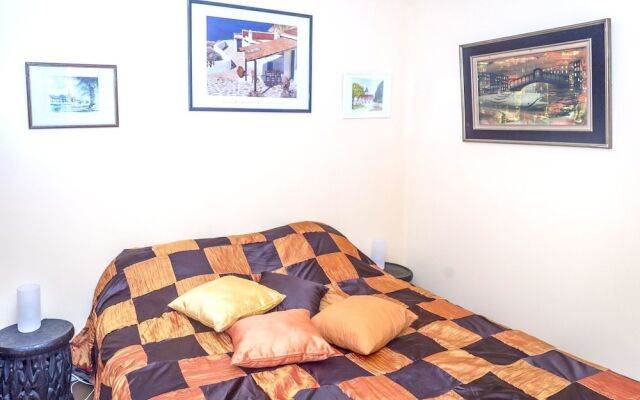 Studio in Paris, With Wonderful City View and Wifi