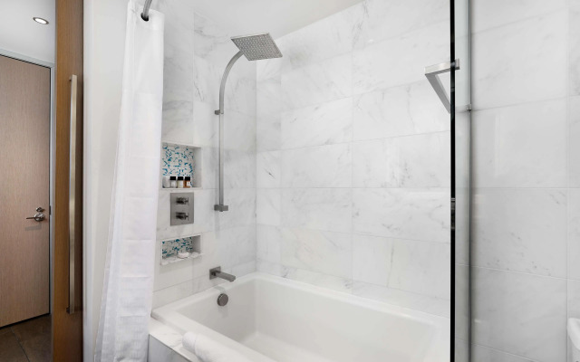 The Art Hotel Denver, Curio Collection by Hilton