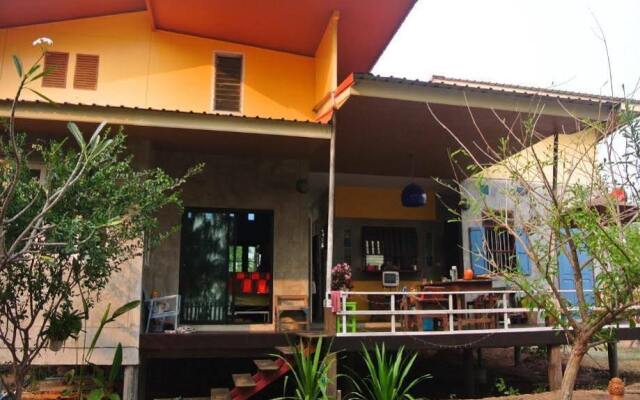 Baan Farmsuk Homestay