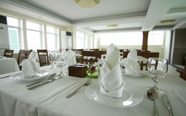 Rose Emerald Hotel