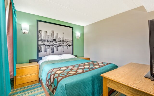 Super 8 Toronto East ON