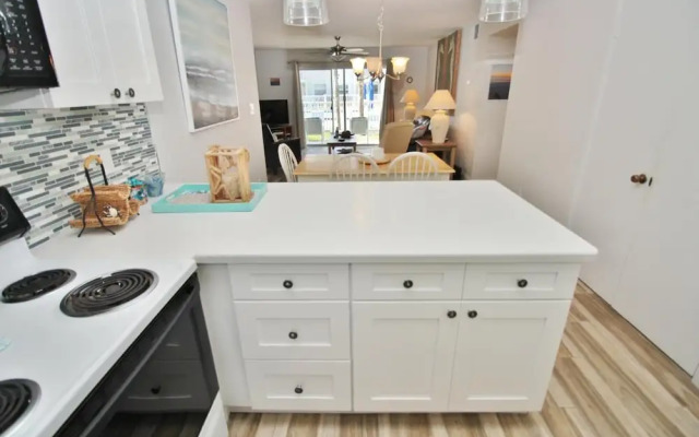 Colony Beach Club 147