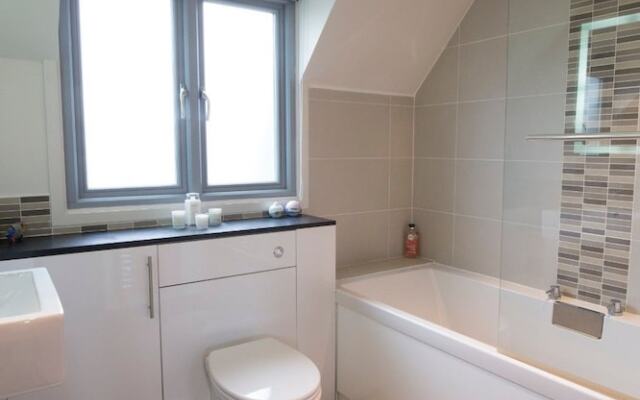 Stunning 5 Bed Garden Home - Oxford