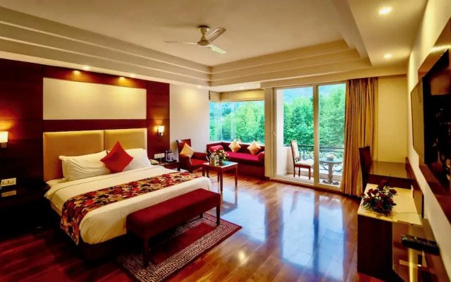 The Allure Grand Resort - Majestic Riverside Retreat