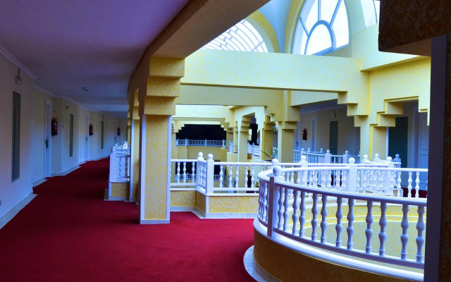 Royal Garden Palace (Families and Couples)