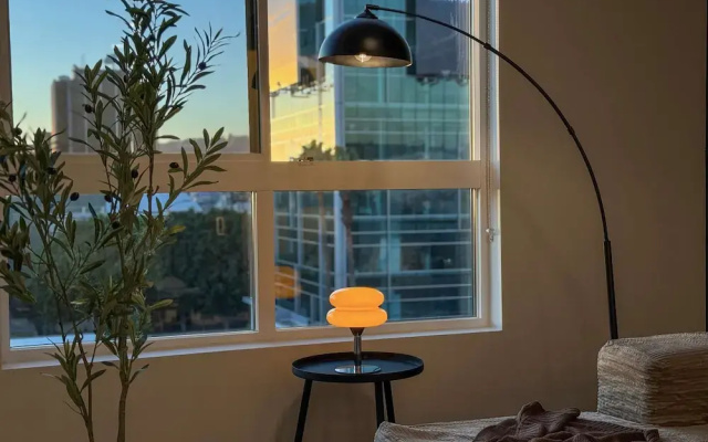 Sunny Home in Mid-hollywood Pool Free Parking