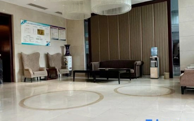 Luoshan Golden Sunshine Star Ji Hotel