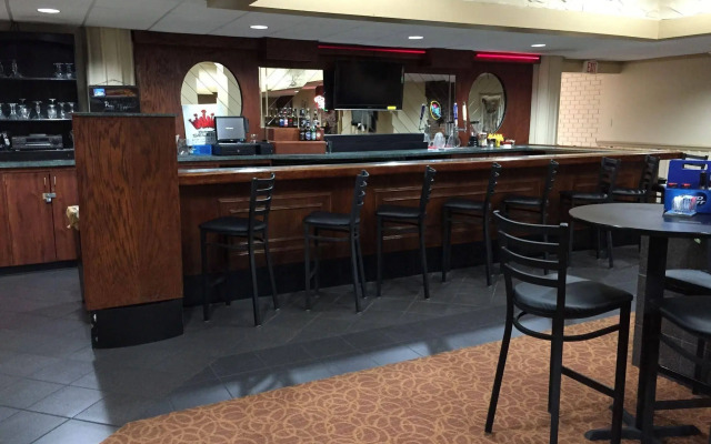 Airport Plaza Inn & Conference Center