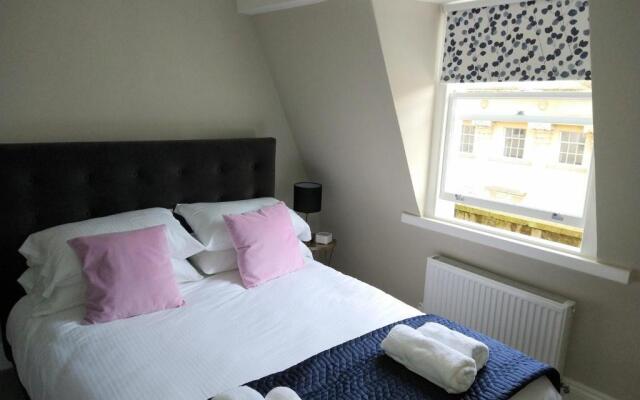 Stunning & Central Milsom Street Apartment