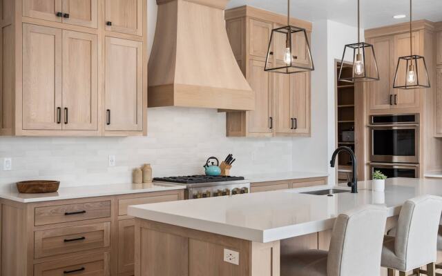 Desert Gem 7 Bedroom Home