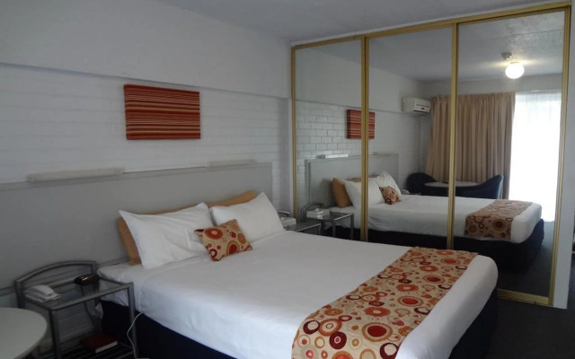 Adina Place Motel Apartments