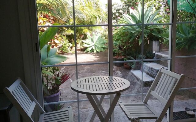 Studio in Saint-Pierre, with Enclosed Garden And Wifi - 5 Km From the Beach