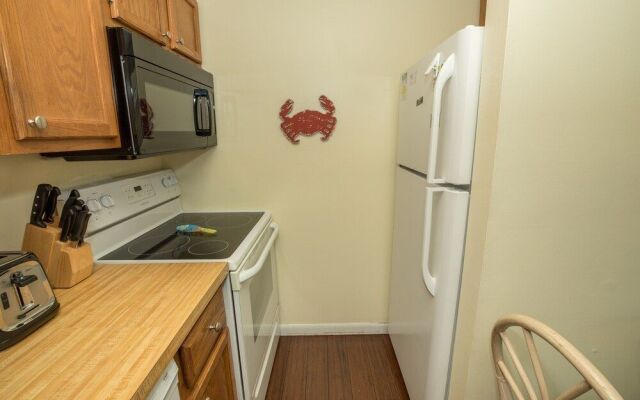 Sandpiper Cove 8113 Studio Bedroom Condo by RedAwning