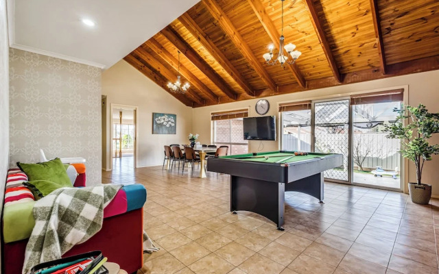StayAU 4BR Lakeside Retreat in Seabrook