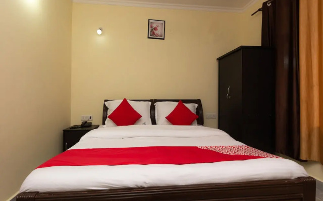 Oyo 23392 Hotel Om Palace