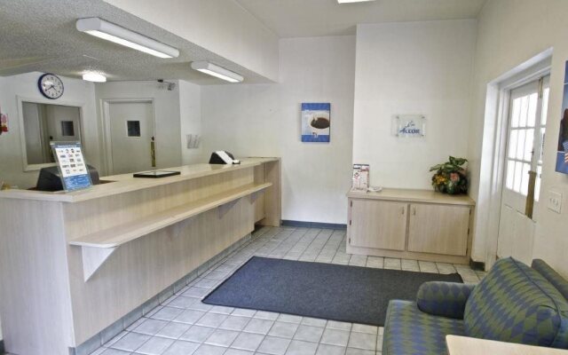Motel 6 Raleigh, NC - Cary