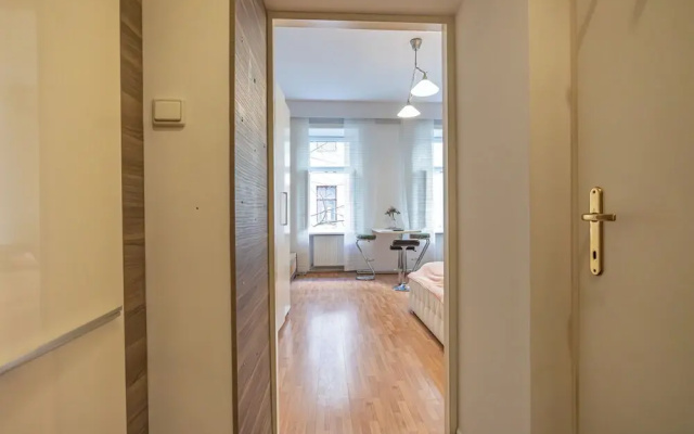 Cozy 2BR City Retreat Central Location