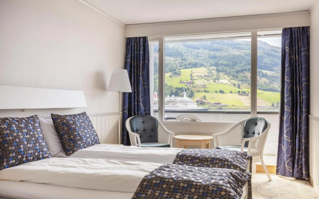 Olden Fjordhotel