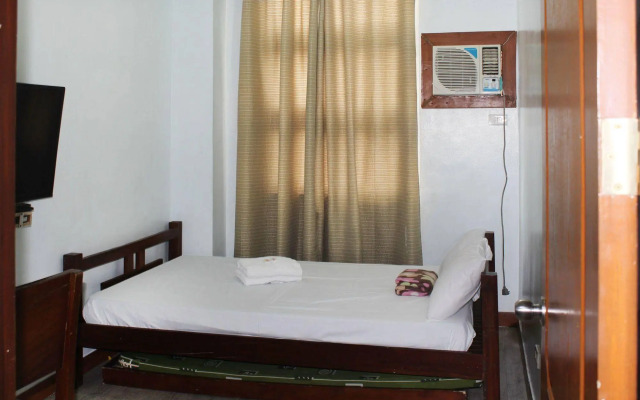 Rooms 498 Hostel