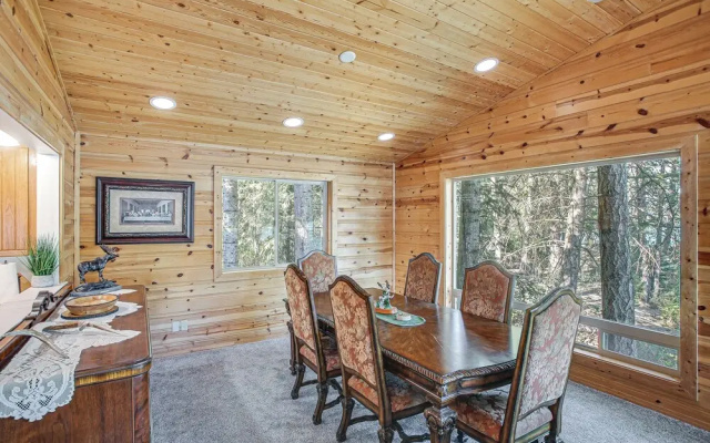 Spokane River Access & Fire Pit: Post Falls Cabin