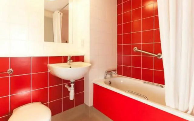 Travelodge Cardiff Atlantic Wharf Hotel