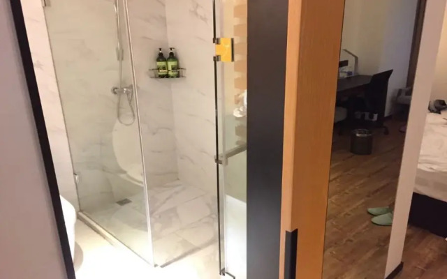 Chongqing Langqin Light Luxury Boutique Hotel