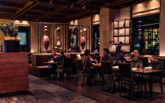 Next Hotel Melbourne, Curio Collection by Hilton