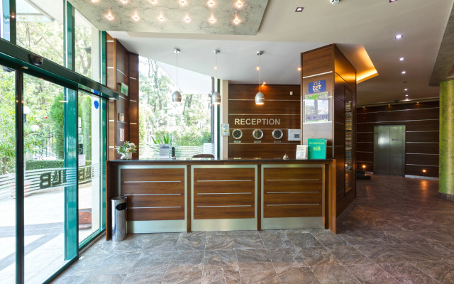 L&B Hotel