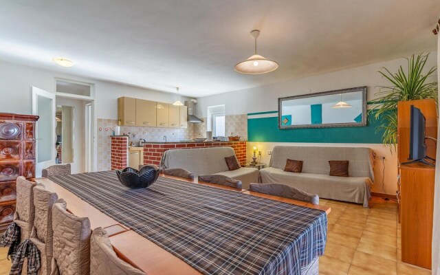 Amazing Home in Pomer With Wifi and 6 Bedrooms