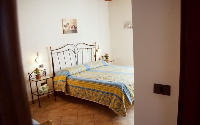 Agriturismo Santa Croce Domus Laetitiae