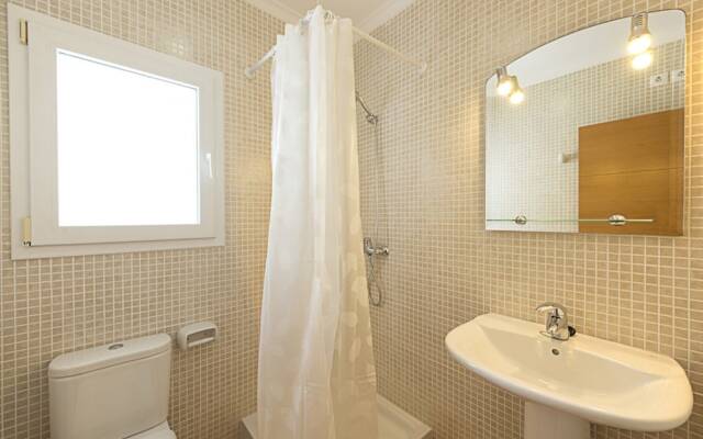 Bungalow - 3 Bedrooms with Pool and WiFi - 104999