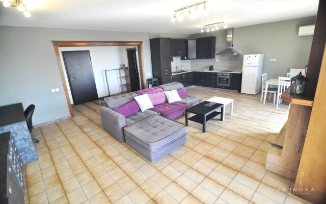 Zennova 80 Kastra Apartment