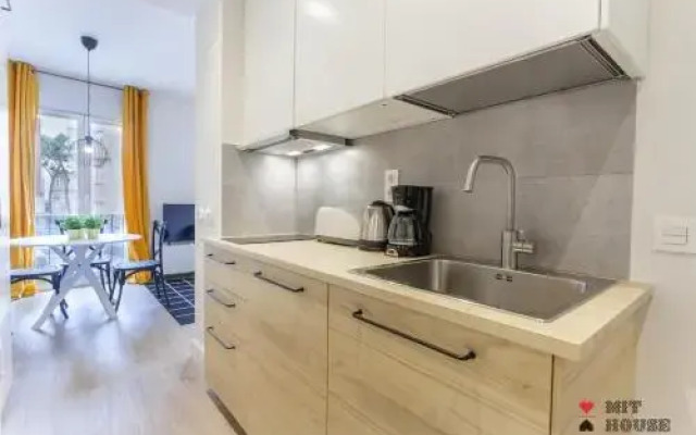 Mit House Universidad En Madrid