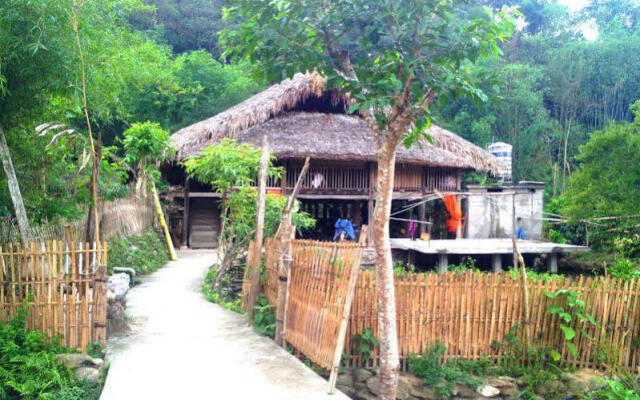 Thon Tha Tay Stilt House