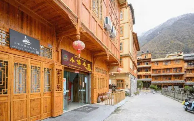Xiyi Hailuogou townlet Xiaozhu Homestay