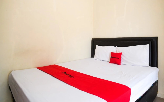 RedDoorz @ Putri Syariah Brebes