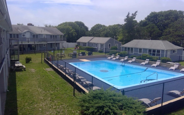 Village Green Motel