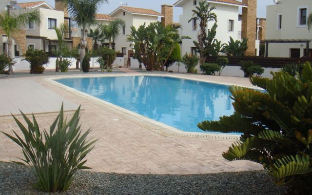 Jolie Villa