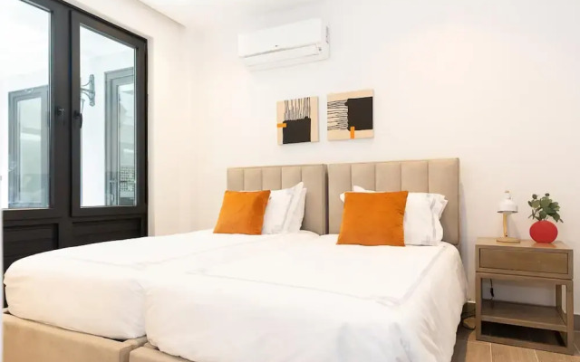 The Elegant Condo by Acomodo