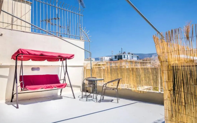 Penthouse with big terrace 2 mins from the metro
