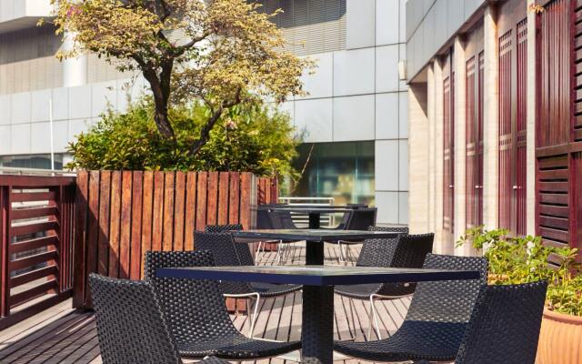 Crowne Plaza Zhongshan Wing on City by IHG