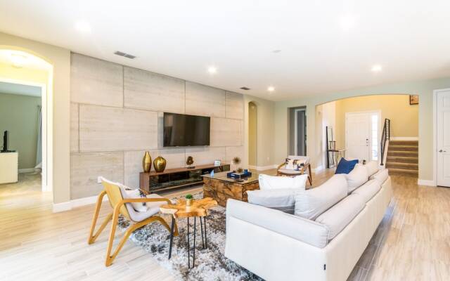 Solterra - 7004 Oak Wood Street
