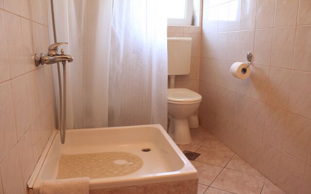 Studio apartment Vik - 250 m from beach SA4 Brodarica, Riviera Sibenik